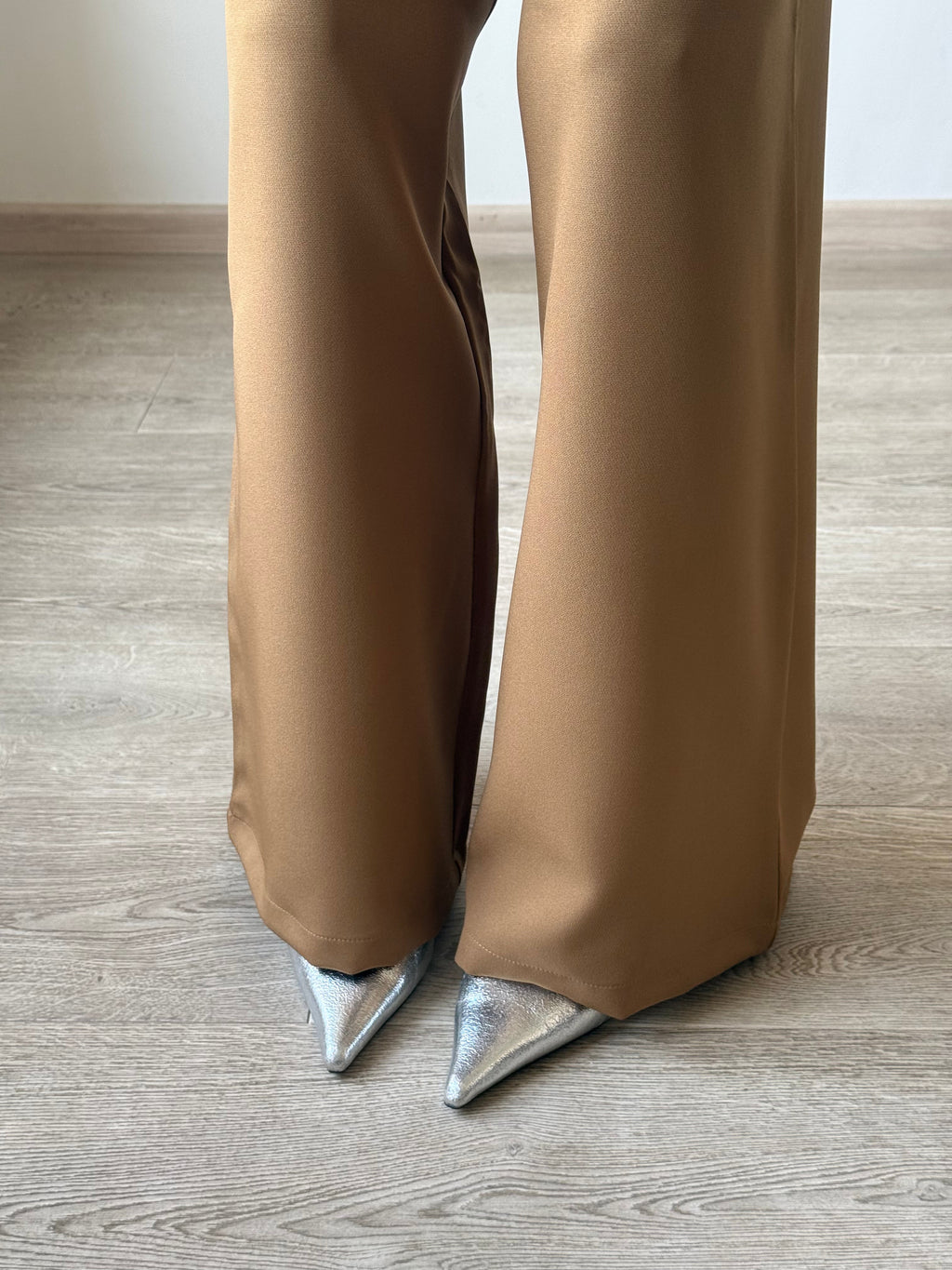 Ultimate Flow Wide Leg Pants in Oakwood — leg detail